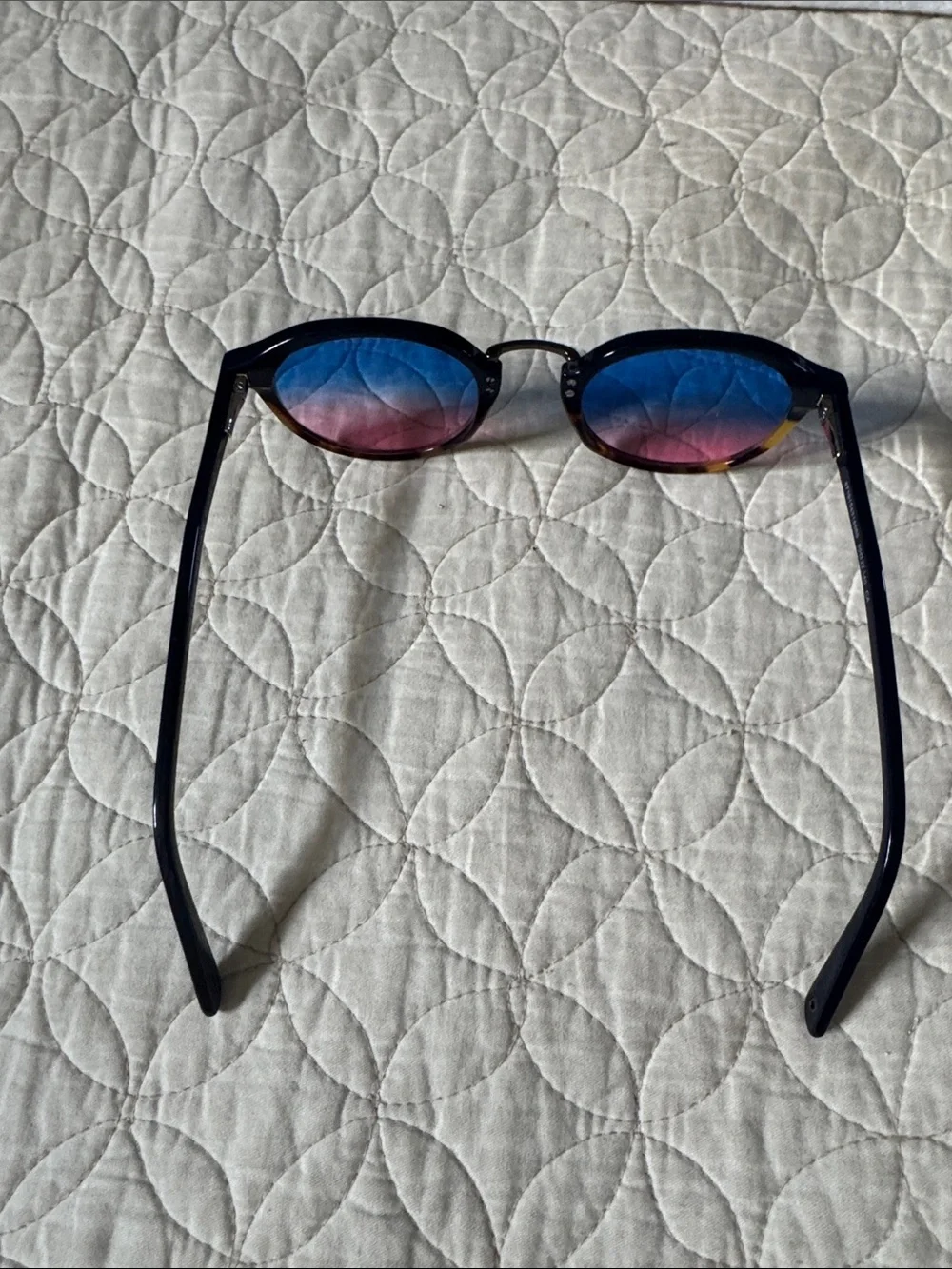 Round Gradient Blue-Pink Women's Sunglasses with Tortoiseshell Frame